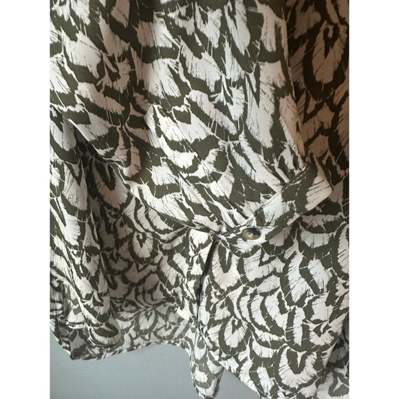 Jachs Girlfriend Women's Printed 3/4 Sleeve with Hidden Button Blouse Medium - Picture 5 of 11